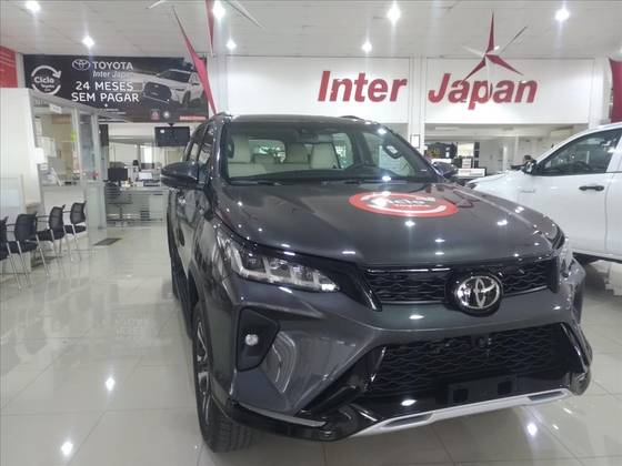 TOYOTA HILUX SW4 2.8 D-4D TURBO DIESEL DIAMOND 7L 4X4 AUTOMÁTICO